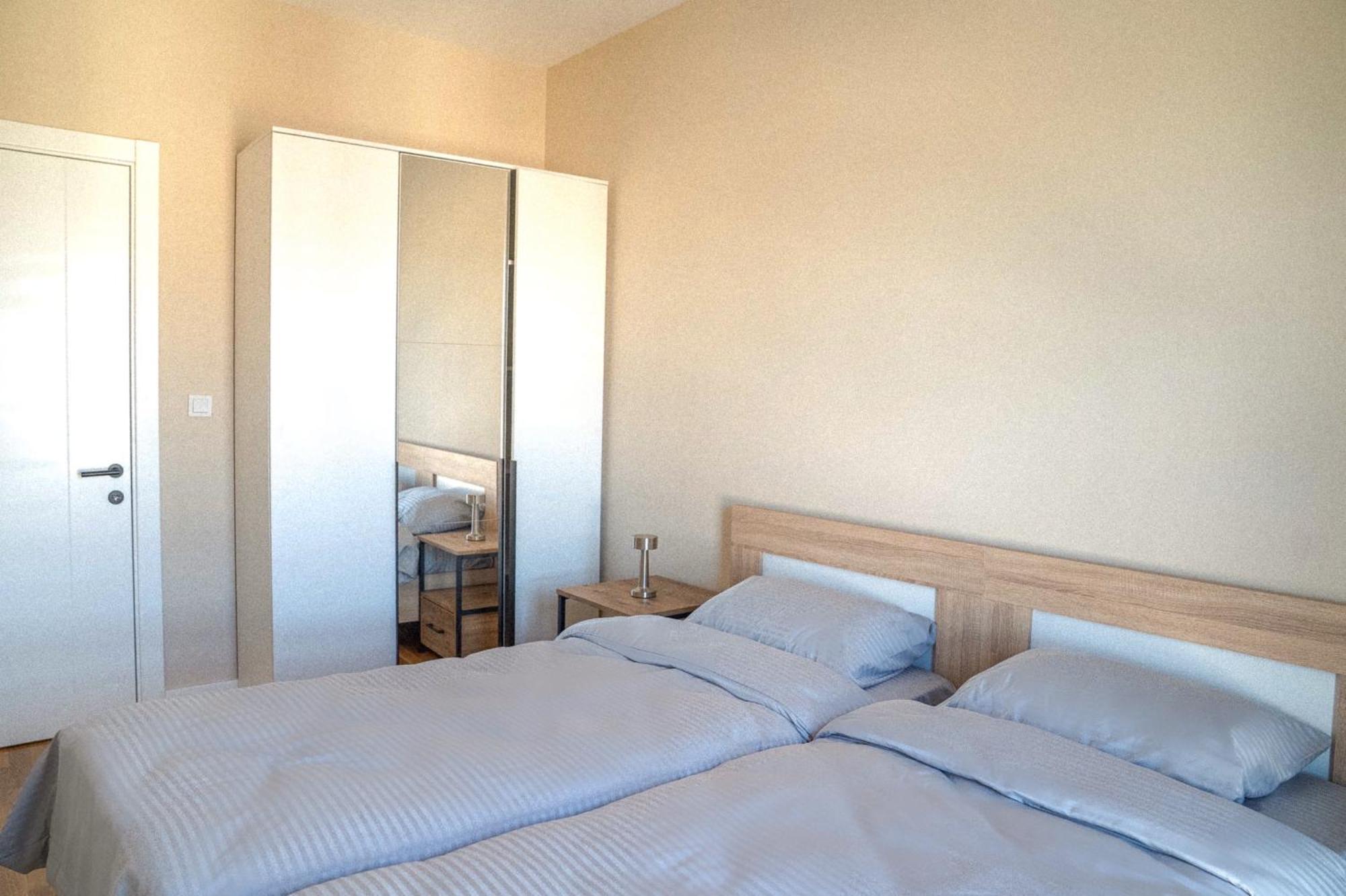 180° View Apartment In Diamond Building Skopje Buitenkant foto