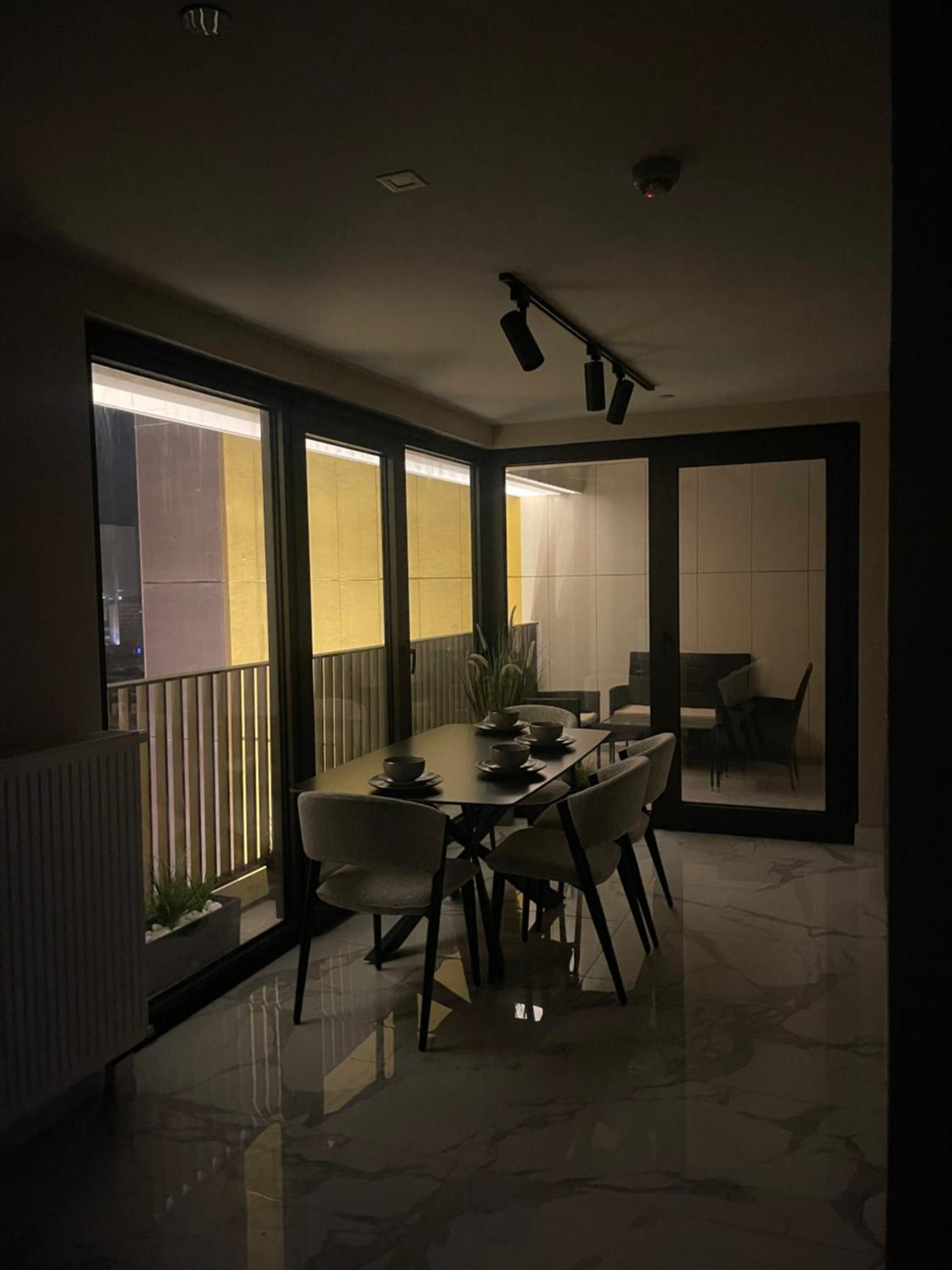 180° View Apartment In Diamond Building Skopje Buitenkant foto