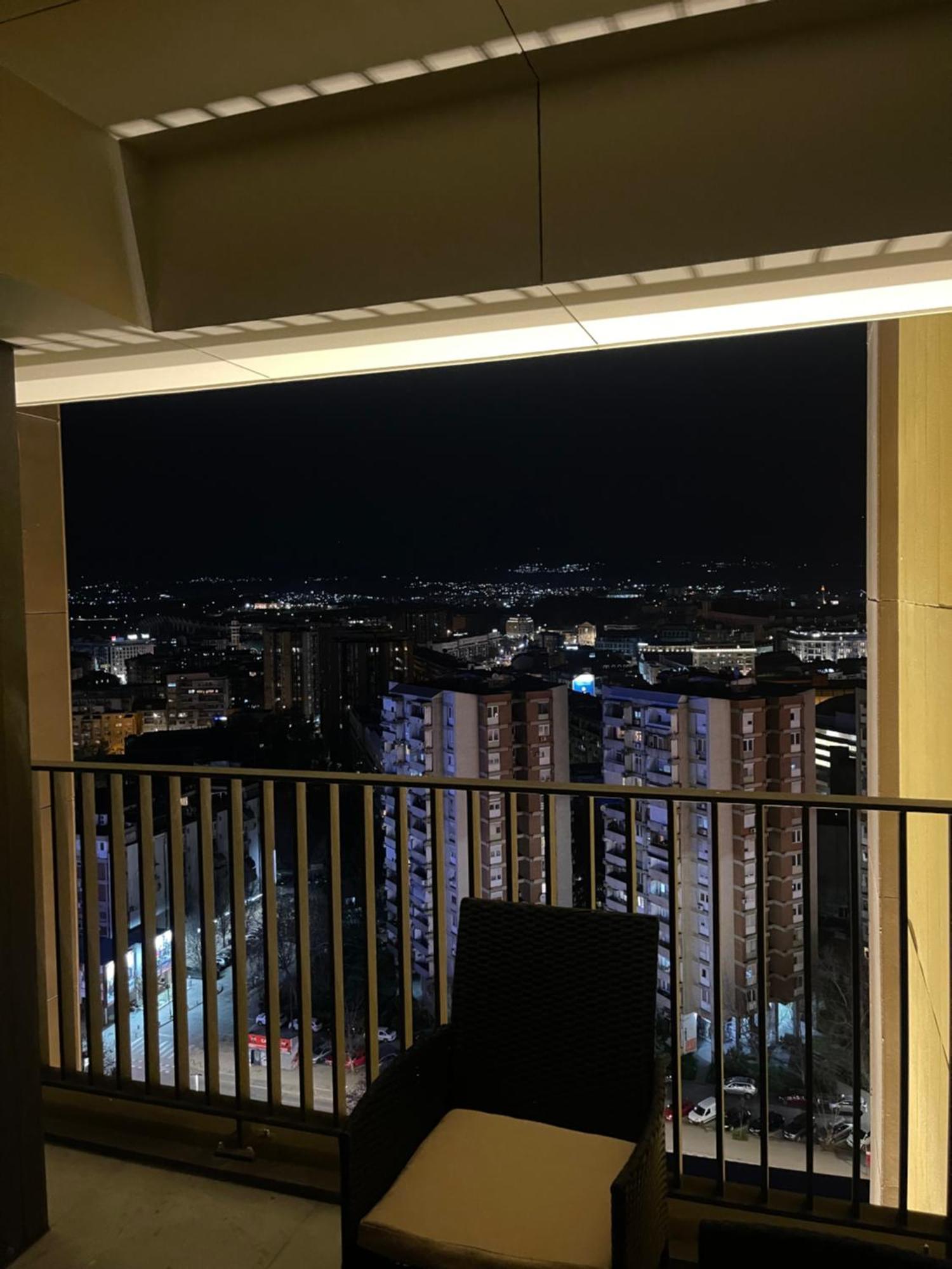 180° View Apartment In Diamond Building Skopje Buitenkant foto